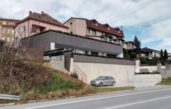 Moderný terasový dom na Orave - Drevený obklad natieraný OSMO Terasovým olejom (odtieň 019 Sivý)