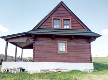 Náter 1 x OSMO Impregnácia WR, 2 x Ochranná olejová lazúra 703 - mahagón. Realizácia r. 2019. Náter 1 x OSMO Impregnácia WR, 2 x Ochranná olejová lazúra 703 - mahagón. Realizácia r. 2019.
