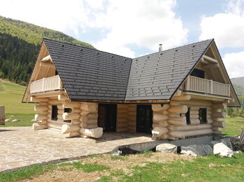 Nový zrubový salaš ošetrený Osmom. Najprv Impregnácia WR, potom 1. vrstva Ochranná olejová lazúra 900 - biela, 2. vrstva UV-Ochranný olej 420. Nový zrubový salaš ošetrený Osmom. Najprv Impregnácia WR, potom 1. vrstva Ochranná olejová lazúra 900 - biela, 2. vrstva UV-Ochranný olej 420.