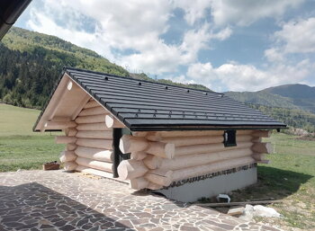 Nový zrubový salaš ošetrený Osmom. Najprv Impregnácia WR, potom 1. vrstva Ochranná olejová lazúra 900 - biela, 2. vrstva UV-Ochranný olej 420. Nový zrubový salaš ošetrený Osmom. Najprv Impregnácia WR, potom 1. vrstva Ochranná olejová lazúra 900 - biela, 2. vrstva UV-Ochranný olej 420.