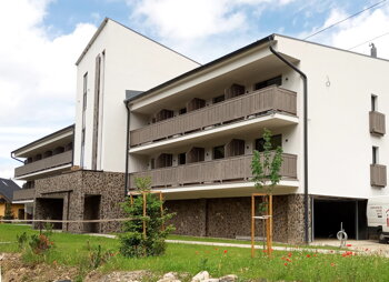 OSMO Ochranná olejová lazúra odtieň 905 patina na drevených prvkoch exteriéru, drevina smrek, r. 2019. OSMO Ochranná olejová lazúra odtieň 905 patina na drevených prvkoch exteriéru, drevina smrek, r. 2019.